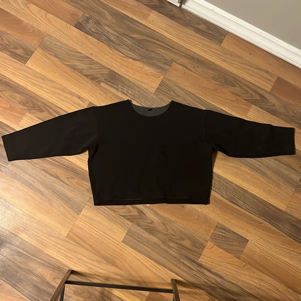 Black crop pullover sweater